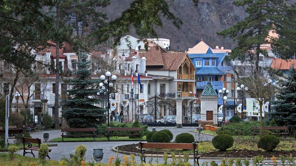 Gamsakhurdia Street Боржоми Екстериор снимка